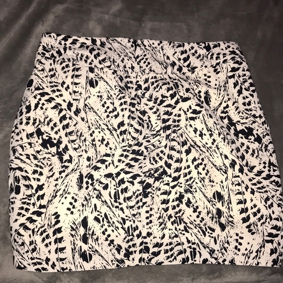 Mini skirt - Picture 2 of 3